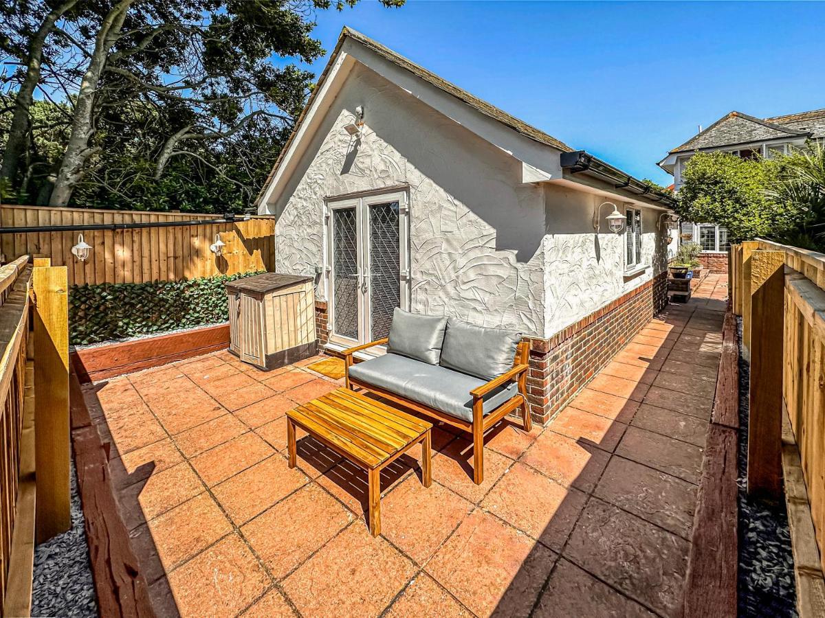 The Annex - Unparalleled Beach Front Luxury Accommodation - Private South West Facing Patio Area - Pet Friendly - Sky - Netflix - Super Fast Wi-Fi - Stones Throw To The Beach Bournemouth Bagian luar foto