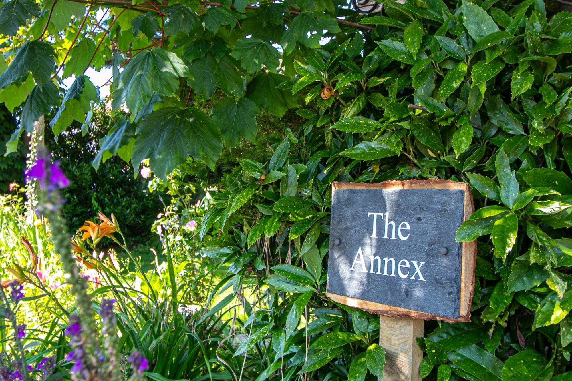 The Annex - Unparalleled Beach Front Luxury Accommodation - Private South West Facing Patio Area - Pet Friendly - Sky - Netflix - Super Fast Wi-Fi - Stones Throw To The Beach Bournemouth Bagian luar foto